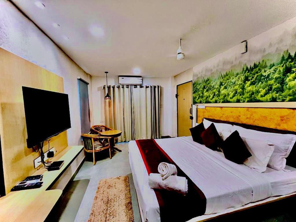 Hotel Lake View Airport Zone Гайдарабад Екстер'єр фото